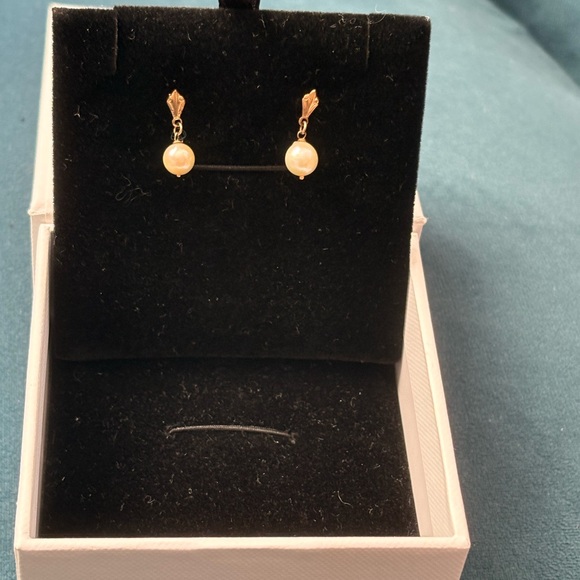 Vintage 14k Pearl Earrings - Picture 8 of 11